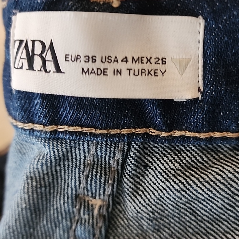 Close out sale only $ 22  Dark blue Straight Fit Mid rise Zara  Denim Jeans - Picture 8 of 8